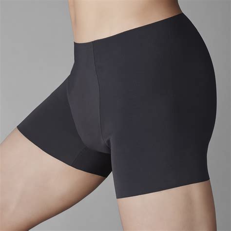 uniqlo seamless underwear.